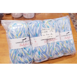 Lot de 4 pelotes BABYLUX...